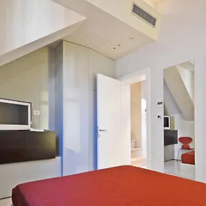  Apartment Ai Bareteri Luxury Canal View